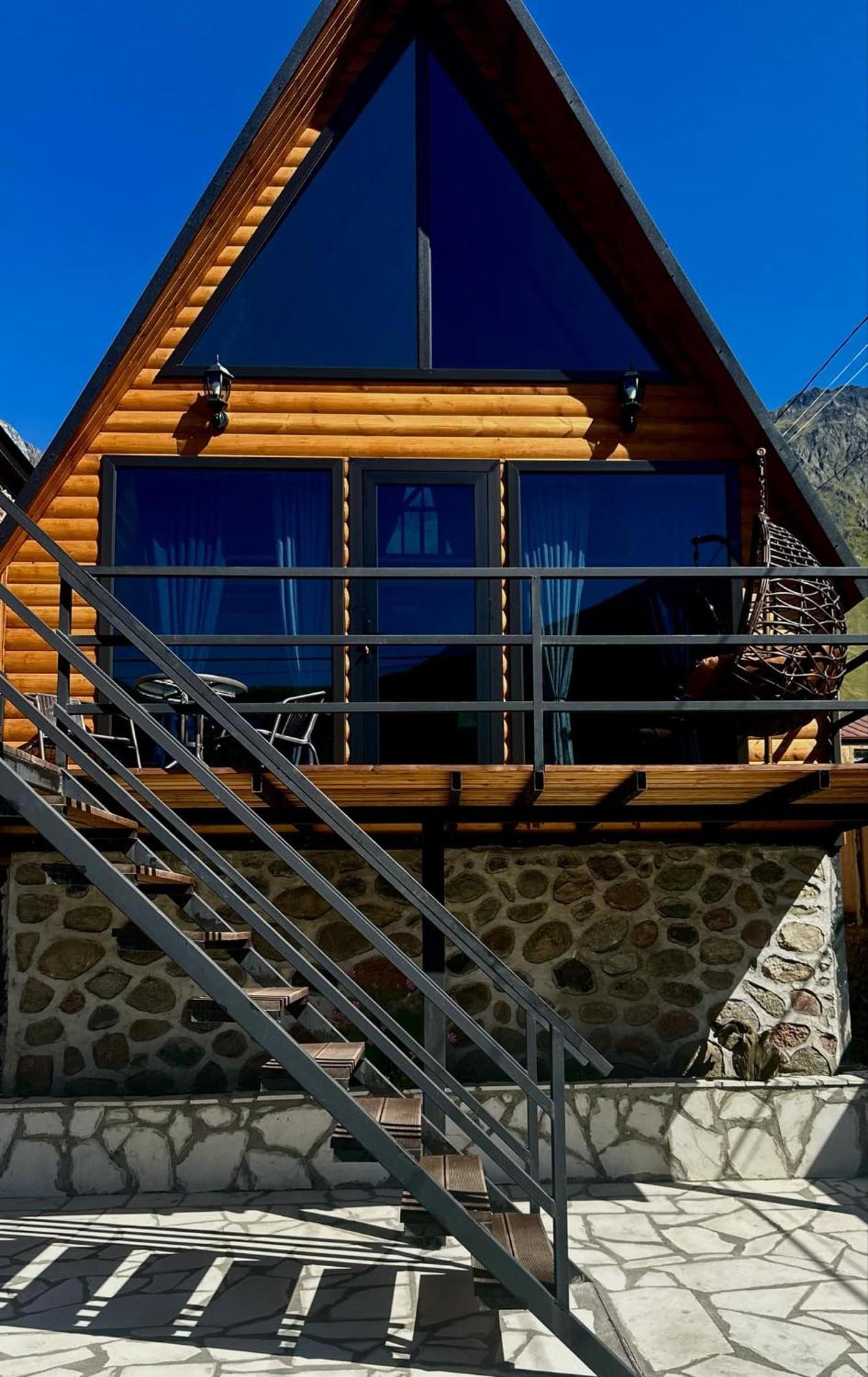 Edelweiss Cottage Kazbegi מראה חיצוני תמונה